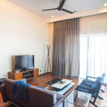 The Suites At Waterside Straits Quay By Plush Bagan Jermal Экстерьер фото