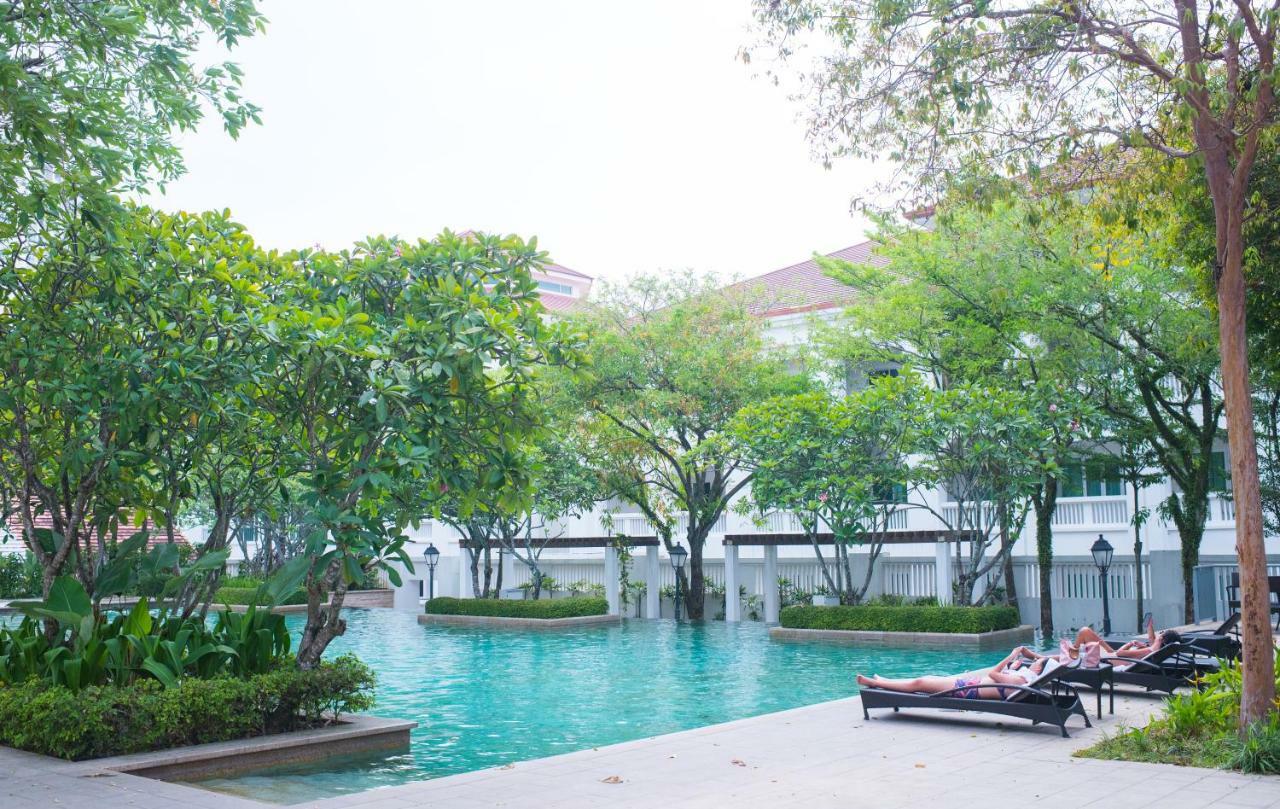 The Suites At Waterside Straits Quay By Plush Bagan Jermal Экстерьер фото