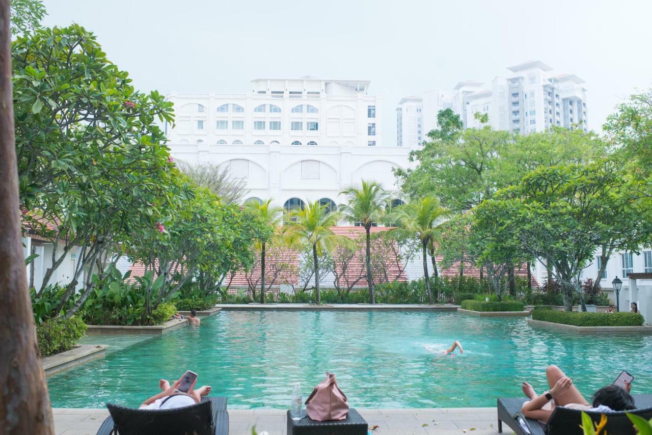 The Suites At Waterside Straits Quay By Plush Bagan Jermal Экстерьер фото