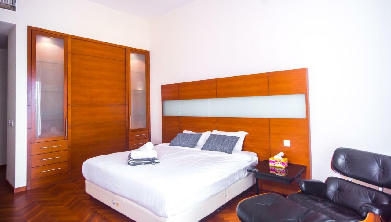 The Suites At Waterside Straits Quay By Plush Bagan Jermal Экстерьер фото