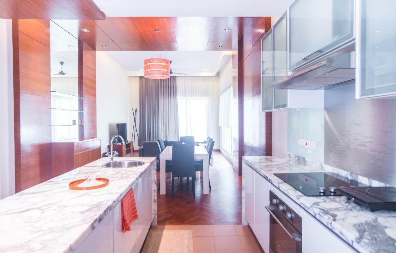The Suites At Waterside Straits Quay By Plush Bagan Jermal Экстерьер фото